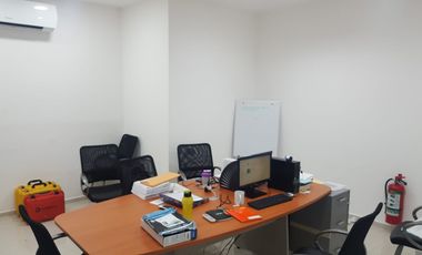 🏡Oficina con bodega en renta en Ciudad del Carmen 📍𝐔𝐛𝐢𝐜𝐚𝐜𝐢ó𝐧: Calle 51A Col. Caleta