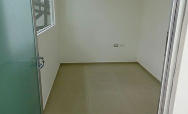 🏡Oficina con bodega en renta en Ciudad del Carmen 📍𝐔𝐛𝐢𝐜𝐚𝐜𝐢ó𝐧: Calle 51A Col. Caleta