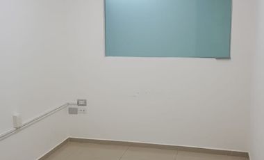 🏡Oficina con bodega en renta en Ciudad del Carmen 📍𝐔𝐛𝐢𝐜𝐚𝐜𝐢ó𝐧: Calle 51A Col. Caleta