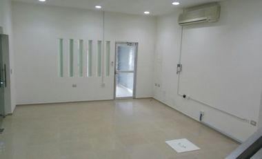 🏡Oficina con bodega en renta en Ciudad del Carmen 📍𝐔𝐛𝐢𝐜𝐚𝐜𝐢ó𝐧: Calle 51A Col. Caleta