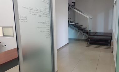 🏡Oficina con bodega en renta en Ciudad del Carmen 📍𝐔𝐛𝐢𝐜𝐚𝐜𝐢ó𝐧: Calle 51A Col. Caleta