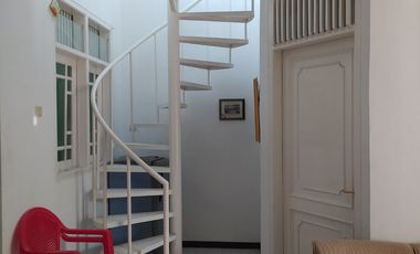 VILLA TINGKAT DUA NYAMAN DAN SEJUK DI KOMPLEK PALM GARDEN, PUNCAK - KAB. CIANJUR (DEKAT DENGAN TAMAN CIBODAS)