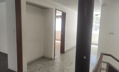 Amplio y luminoso Departemento muy centrico en zona tranquila