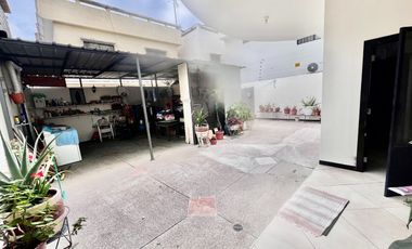 SAN LORENZO: AMPLIA CASA DE 3 PISOS A DOBLE ALTURA CERCA DEL MAR