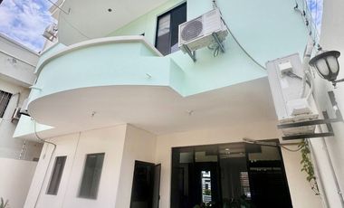 SAN LORENZO: AMPLIA CASA DE 3 PISOS A DOBLE ALTURA CERCA DEL MAR