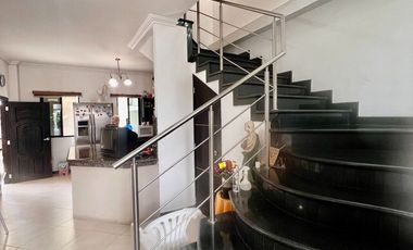 SAN LORENZO: AMPLIA CASA DE 3 PISOS A DOBLE ALTURA CERCA DEL MAR