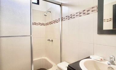 SAN LORENZO: AMPLIA CASA DE 3 PISOS A DOBLE ALTURA CERCA DEL MAR