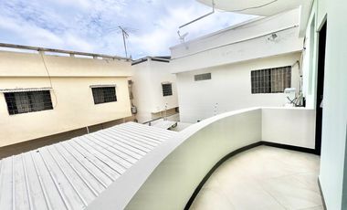 SAN LORENZO: AMPLIA CASA DE 3 PISOS A DOBLE ALTURA CERCA DEL MAR