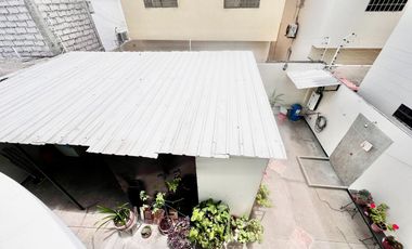 SAN LORENZO: AMPLIA CASA DE 3 PISOS A DOBLE ALTURA CERCA DEL MAR