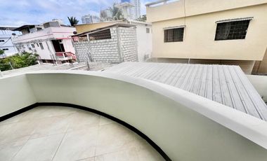 SAN LORENZO: AMPLIA CASA DE 3 PISOS A DOBLE ALTURA CERCA DEL MAR