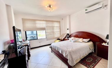 SAN LORENZO: AMPLIA CASA DE 3 PISOS A DOBLE ALTURA CERCA DEL MAR