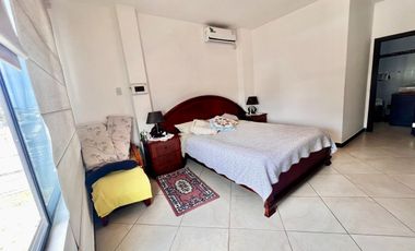 SAN LORENZO: AMPLIA CASA DE 3 PISOS A DOBLE ALTURA CERCA DEL MAR