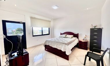 SAN LORENZO: AMPLIA CASA DE 3 PISOS A DOBLE ALTURA CERCA DEL MAR