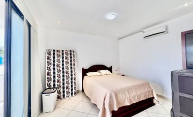 SAN LORENZO: AMPLIA CASA DE 3 PISOS A DOBLE ALTURA CERCA DEL MAR