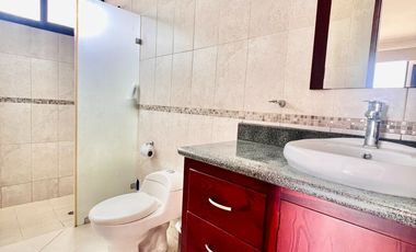 SAN LORENZO: AMPLIA CASA DE 3 PISOS A DOBLE ALTURA CERCA DEL MAR