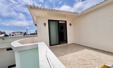 SAN LORENZO: AMPLIA CASA DE 3 PISOS A DOBLE ALTURA CERCA DEL MAR