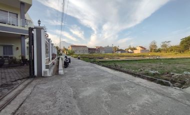 TANAH DEKAT KAMPUS UII JOGJA NEMPEL KAMPUS COCOK BANGUN KOST / VILLA