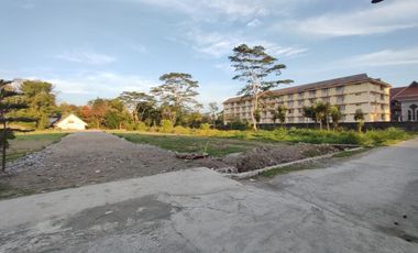 TANAH DEKAT KAMPUS UII JOGJA NEMPEL KAMPUS COCOK BANGUN KOST / VILLA