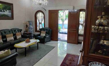 Di Jual rumah bagus 2 lantai 6+1  kamar tidur lokasi strategis di Bumi Bintaro Permai Jakarta Selatan