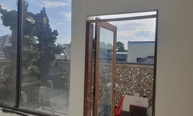 Di jual rumah minimalis dak lantai 2 berlokasi jalan taman mahayu sempidi deket ubung denpasar