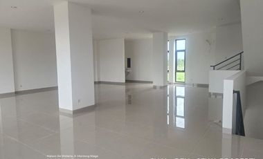 Sewa Ruko 2 Unit  Baru Gress! Desain Modern 3 Lantai, Parkir Luas Unit Komersial Eksklusif 2026 Bangunan Baru Lokasi Strategis Dan Bebas Banjir Di Met
