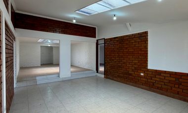 LOCAL COMERCIAL ubicado sobre la Av. de las Américas EN RENTA Sector El Punto