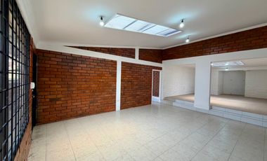 LOCAL COMERCIAL ubicado sobre la Av. de las Américas EN RENTA Sector El Punto