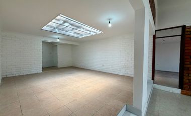 LOCAL COMERCIAL ubicado sobre la Av. de las Américas EN RENTA Sector El Punto