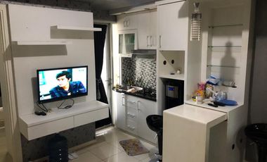 ready disewakan apartemen green lake sunter,tipe 2bedrooms full furnished,view laut priok,hadap utara,AC,14,5 juta/3bulan