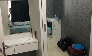 ready disewakan apartemen green lake sunter,tipe 2bedrooms full furnished,view laut priok,hadap utara,AC,14,5 juta/3bulan