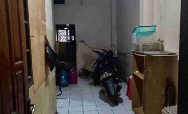 Di Jual rumah 2 lantai 7 kamar tidur lokasi strategis di Pesanggrahan Jakarta Selatan