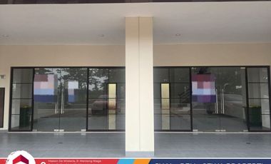 Sewa Ruko 2 Unit  Baru Gress! Desain Modern 3 Lantai, Parkir Luas Unit Komersial Eksklusif 2026 Bangunan Baru Lokasi Strategis Dan Bebas Banjir Di Met