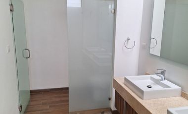 En RENTA increible casa en condominio Zibatá