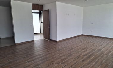 En RENTA increible casa en condominio Zibatá