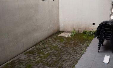 Rumah ada kamar kost  di jual di pusat kota denpasar. Jalan Gunung Agung  2 lantai . Denpasar 2 bangunan.