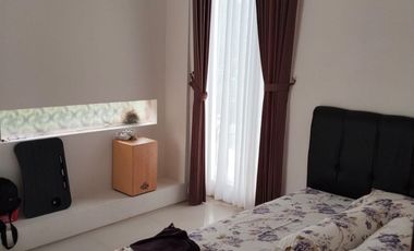 Rumah ada kamar kost  di jual di pusat kota denpasar. Jalan Gunung Agung  2 lantai . Denpasar 2 bangunan.