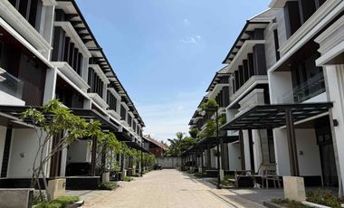 Rumah Sultan 4 Lantai Facade Travertine  Jagakarsa, Jakarta Selatan