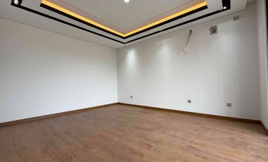 Rumah Sultan 4 Lantai Facade Travertine  Jagakarsa, Jakarta Selatan