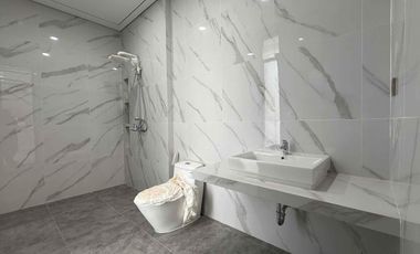 Rumah Sultan 4 Lantai Facade Travertine  Jagakarsa, Jakarta Selatan