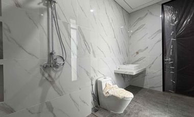 Rumah Sultan 4 Lantai Facade Travertine  Jagakarsa, Jakarta Selatan