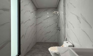 Rumah Sultan 4 Lantai Facade Travertine  Jagakarsa, Jakarta Selatan