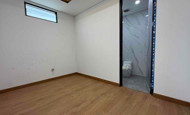 Rumah Sultan 4 Lantai Facade Travertine  Jagakarsa, Jakarta Selatan