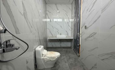 Rumah Sultan 4 Lantai Facade Travertine  Jagakarsa, Jakarta Selatan