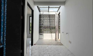 Rumah Sultan 4 Lantai Facade Travertine  Jagakarsa, Jakarta Selatan