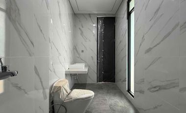 Rumah Sultan 4 Lantai Facade Travertine  Jagakarsa, Jakarta Selatan