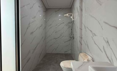 Rumah Sultan 4 Lantai Facade Travertine  Jagakarsa, Jakarta Selatan