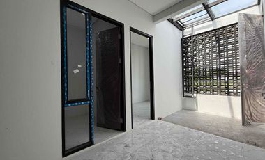 Rumah Sultan 4 Lantai Facade Travertine  Jagakarsa, Jakarta Selatan