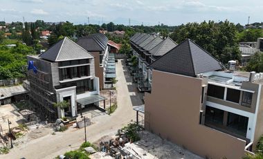 Rumah Sultan 4 Lantai Facade Travertine  Jagakarsa, Jakarta Selatan