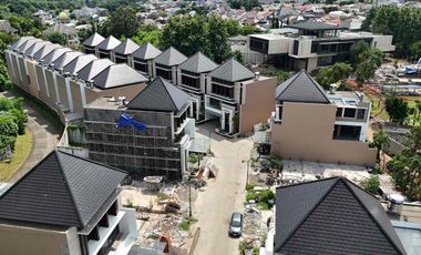 Rumah Sultan 4 Lantai Facade Travertine  Jagakarsa, Jakarta Selatan