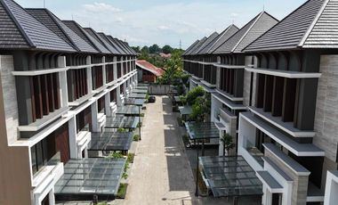 Rumah Sultan 4 Lantai Facade Travertine  Jagakarsa, Jakarta Selatan